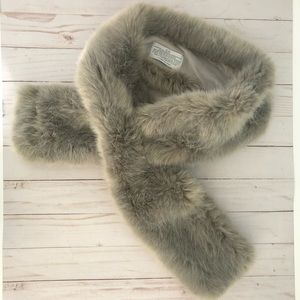 🌸 RH 🌸 Cream Faux Fox Scarf 🧣